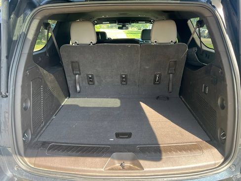 Used 2021 Chevrolet Suburban LT RWD image 14