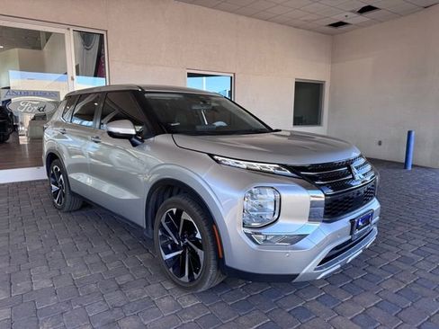 Used 2024 Mitsubishi Outlander SE image 6