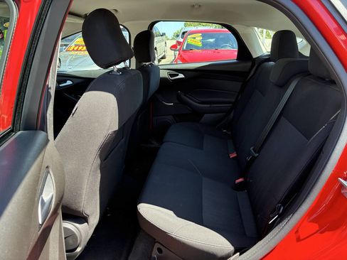 Used 2016 Ford Focus SE FWD image 4