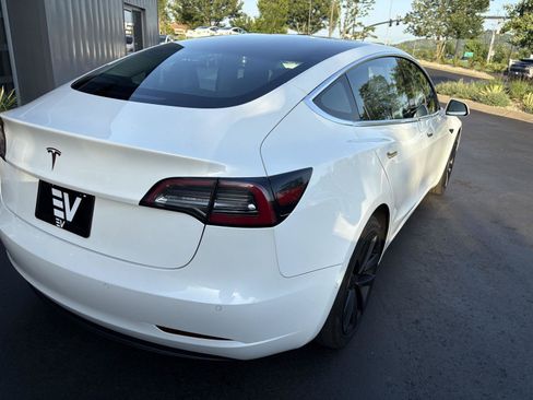 Used 2018 Tesla Model 3 Long Range RWD image 8