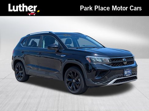 Certified 2023 Volkswagen Taos SE w/ Panoramic Sunroof Package AWD/4WD image 1