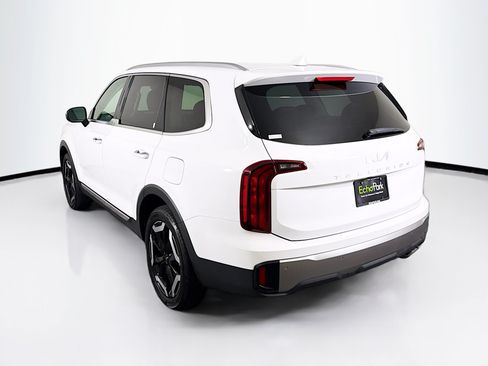 Used 2025 Kia Telluride S FWD image 5