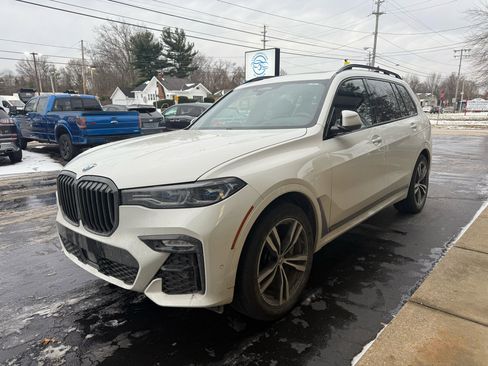 Used 2021 BMW X7 M50i image 1