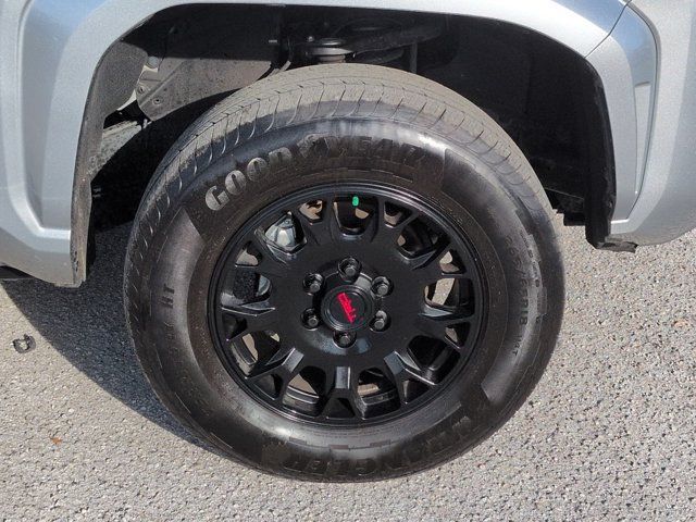 Used 2025 Toyota Tacoma SR5 RWD image 10