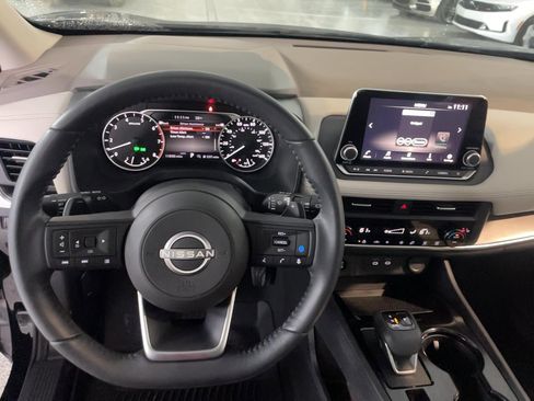 Used 2024 Nissan Rogue SV w/ SV Premium Package image 13