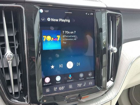 Certified 2023 Volvo XC60 B5 Plus w/ Climate Package AWD/4WD image 18