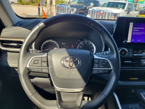 Used 2023 Toyota Highlander XLE FWD image 20