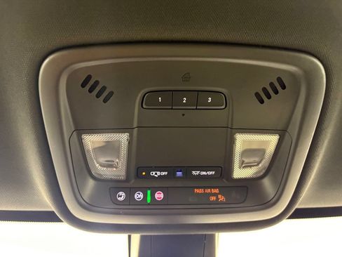 Used 2022 Chevrolet Traverse LT AWD/4WD image 33
