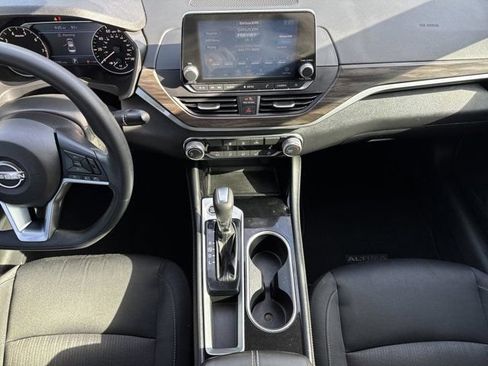 Used 2023 Nissan Altima 2.5 SV FWD image 14