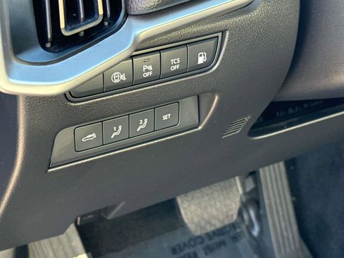 Used 2025 MAZDA CX-70 Plug-In Hybrid w/ Premium Pkg image 29