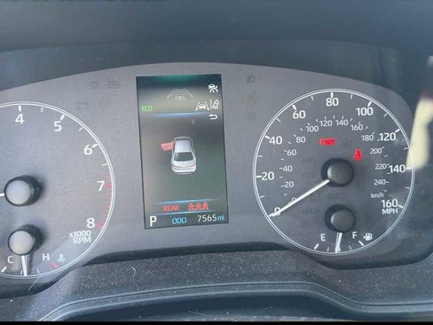 Used 2025 Toyota Corolla SE image 4