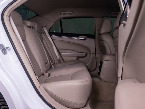 Used 2012 Chrysler 300 Limited RWD image 11