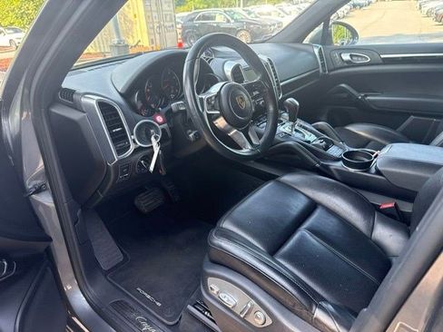 Used 2016 Porsche Cayenne AWD/4WD image 8