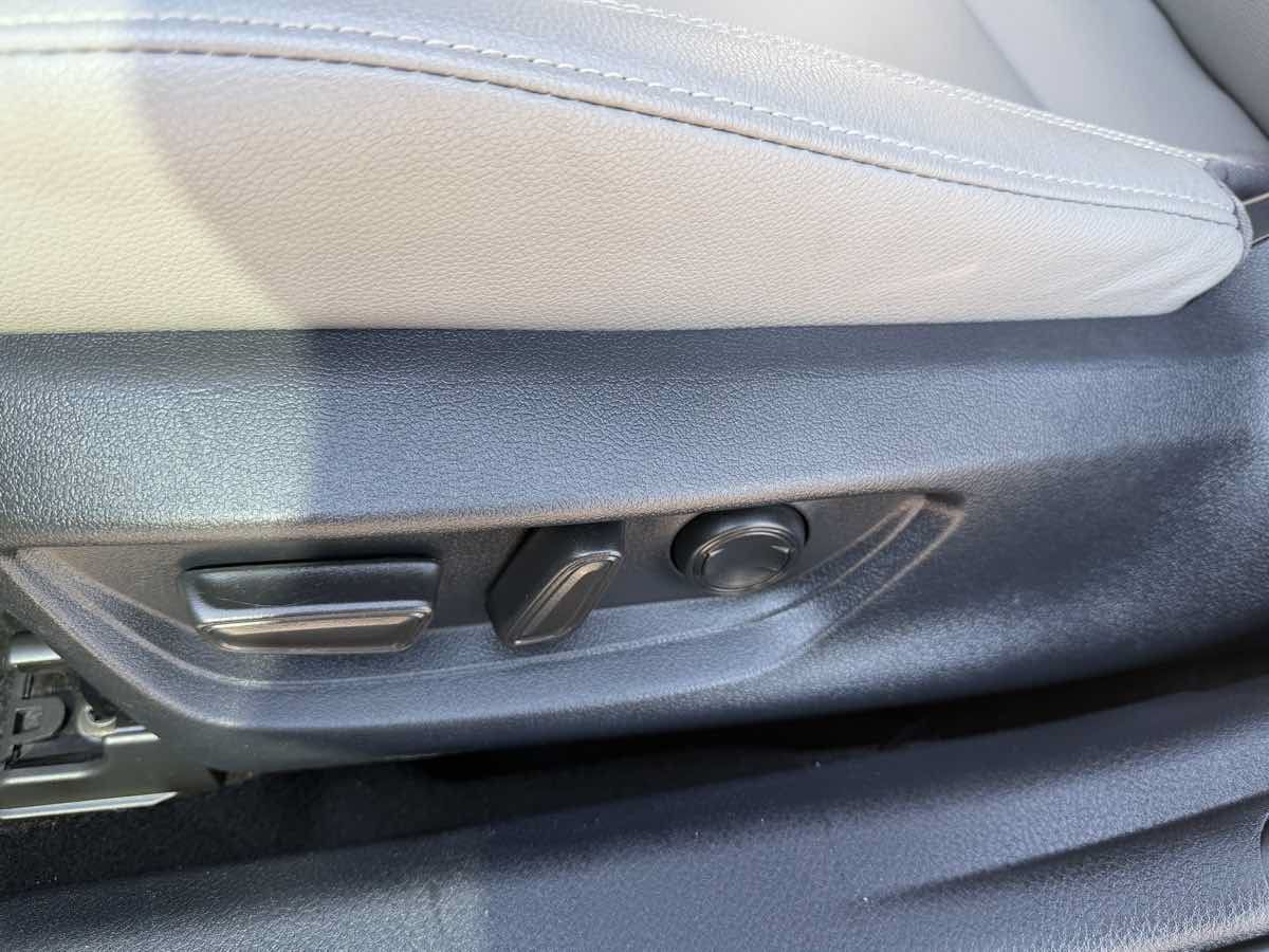 Used 2025 Toyota Camry SE FWD image 13