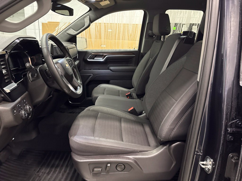 Used 2024 Chevrolet Silverado 1500 LT AWD/4WD image 23