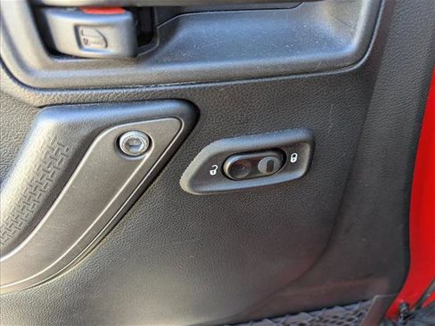 Used 2017 Jeep Wrangler Freedom Edition image 10