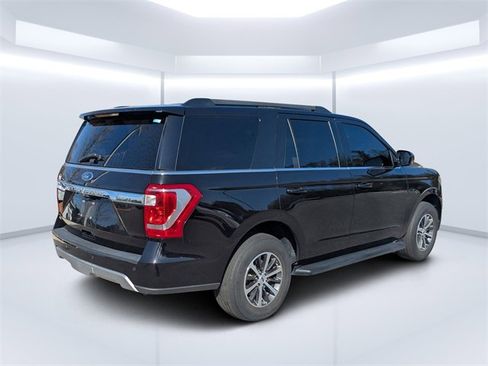 Used 2021 Ford Expedition XLT image 3