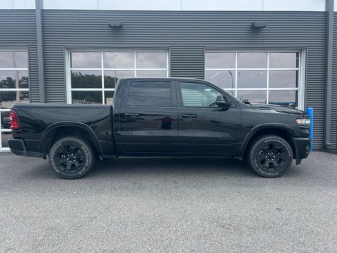 Used 2025 RAM 1500 Big Horn AWD/4WD image 4