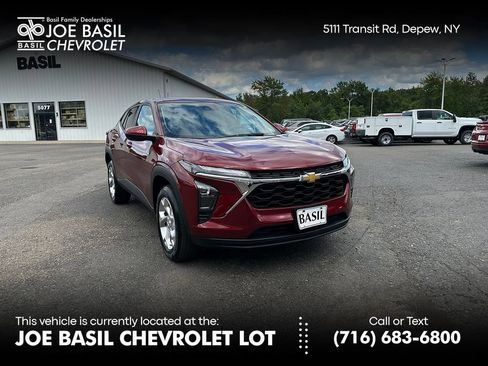 Used 2024 Chevrolet Trax LS w/ LS Convenience Package FWD image 1