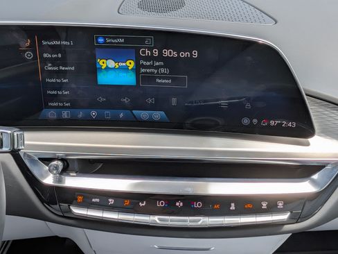 Used 2023 Cadillac Lyriq 2WD image 19