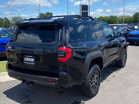 Used 2025 Toyota 4Runner SR5 AWD/4WD image 7