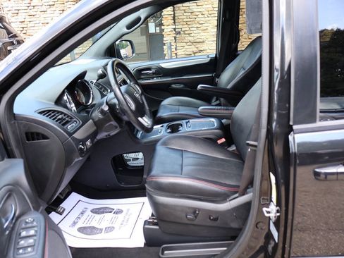 Used 2017 Dodge Grand Caravan GT FWD image 14