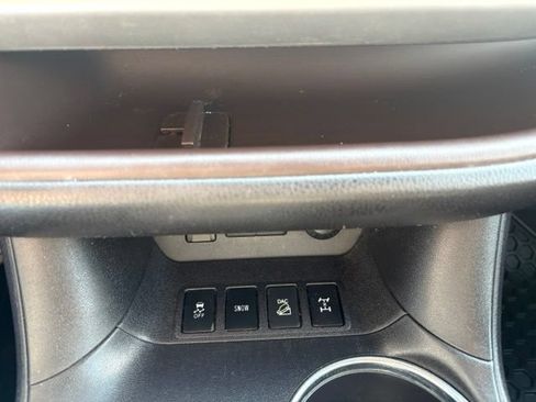 Used 2018 Toyota Highlander Limited AWD/4WD image 32