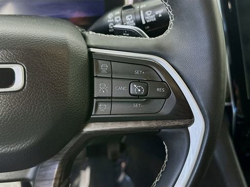 Used 2023 Jeep Grand Cherokee Limited w/ Black Appearance Package image 27