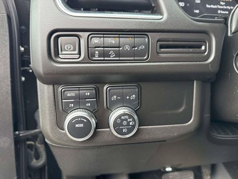 Used 2022 GMC Yukon AT4 AWD/4WD image 32