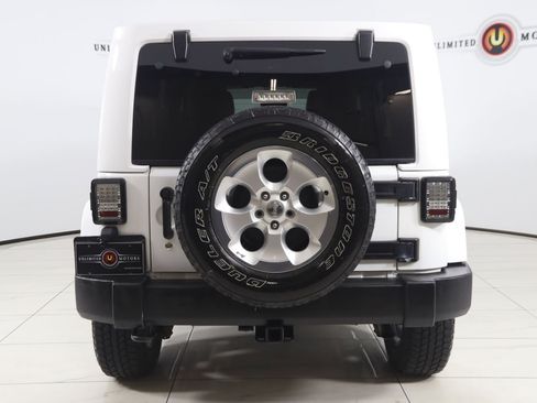 Used 2015 Jeep Wrangler Unlimited Sahara w/ Connectivity Group AWD/4WD image 41