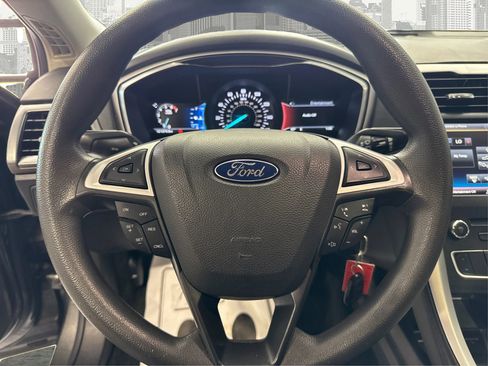 Used 2016 Ford Fusion SE image 17