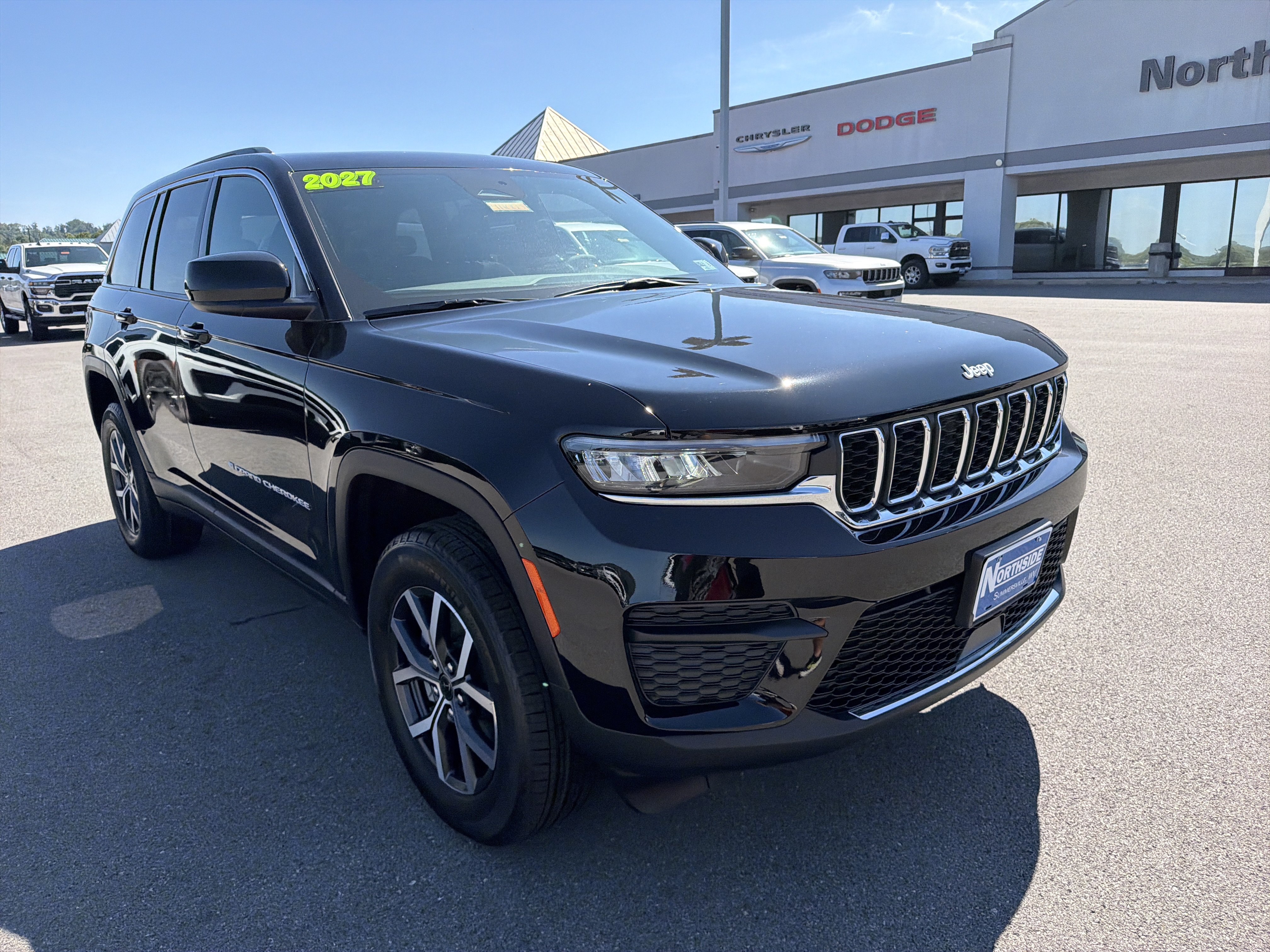 New 2027 Jeep Grand Cherokee Laredo X AWD/4WD image 3