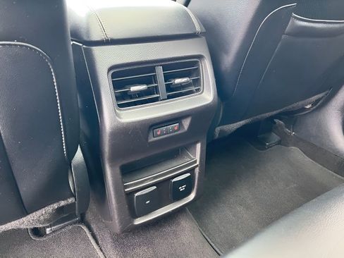 Used 2018 Ford Edge Titanium w/ Equipment Group 301A AWD/4WD image 15