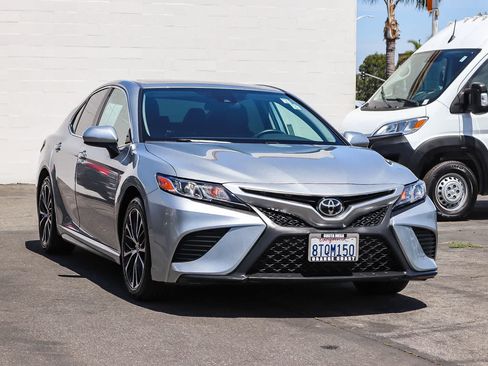 Used 2020 Toyota Camry SE FWD image 3