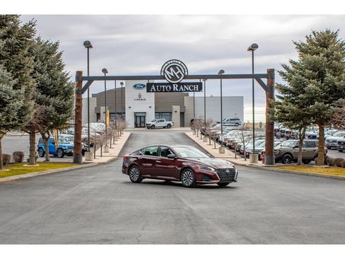 Used 2024 Nissan Altima 2.5 SV image 1