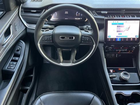 Used 2024 Jeep Grand Cherokee L Limited w/ Black Appearance Package image 14