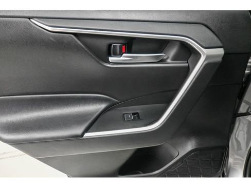 Used 2025 Toyota RAV4 XLE image 47