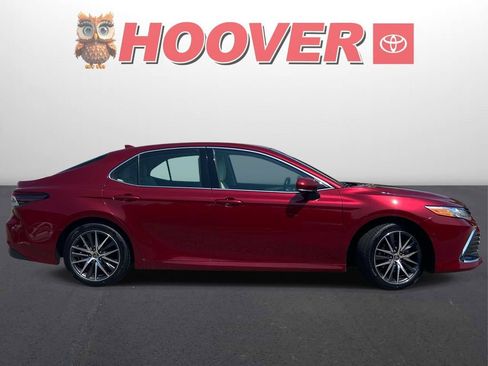 Used 2022 Toyota Camry XLE FWD image 2