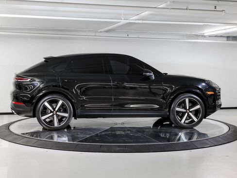 Certified 2025 Porsche Cayenne Coupe image 8