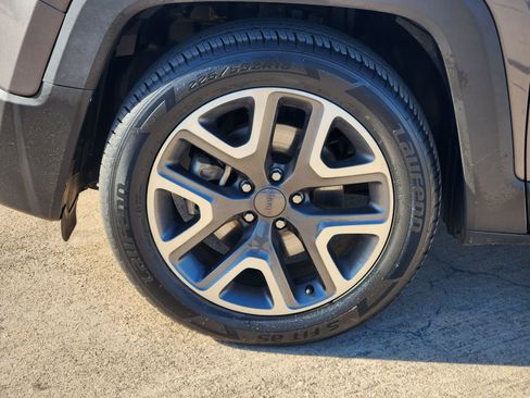 Used 2018 Jeep Renegade Latitude image 11