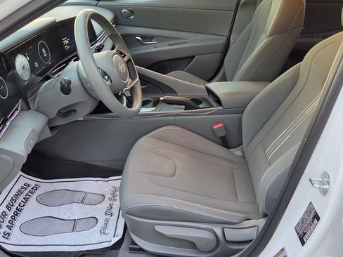 Used 2024 Hyundai Elantra SEL FWD image 10