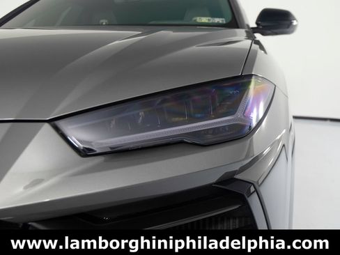 Used 2022 Lamborghini Urus AWD/4WD image 44