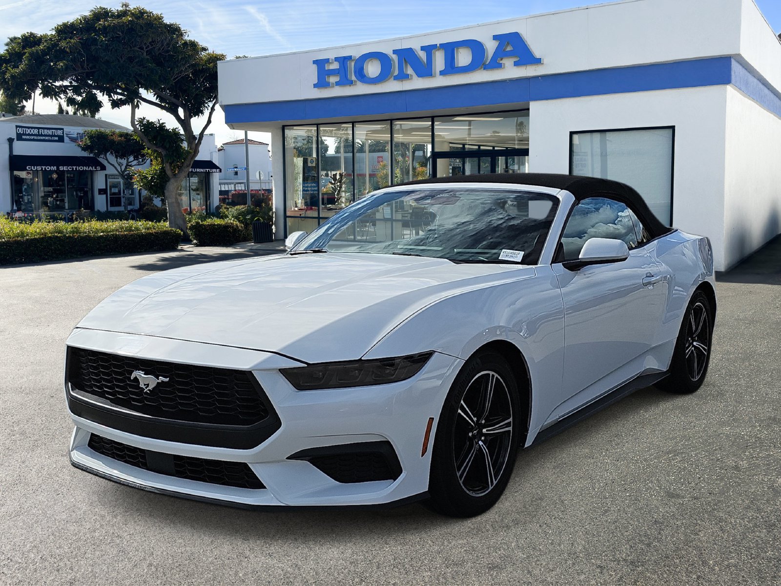 Used 2024 Ford Mustang Convertible RWD image 1
