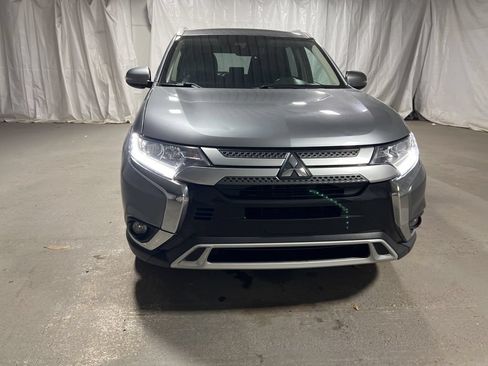 Used 2020 Mitsubishi Outlander SE FWD image 2