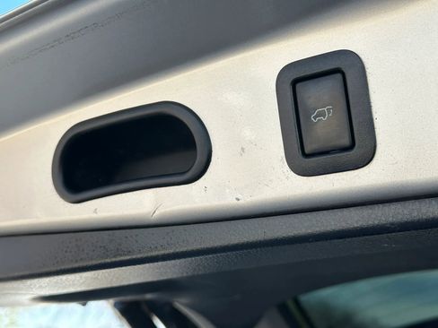 Used 2015 Toyota Highlander XLE FWD image 21