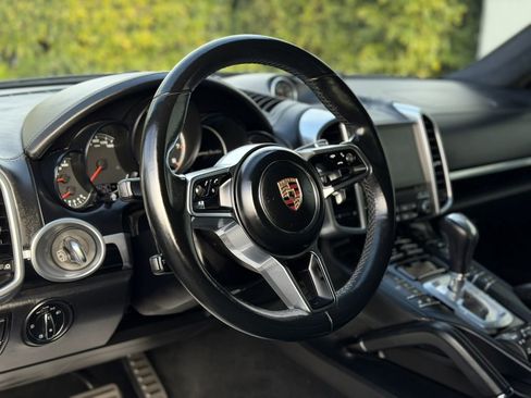 Used 2017 Porsche Cayenne Turbo image 24