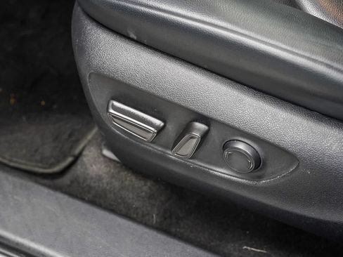 Used 2023 Toyota Highlander XLE FWD image 23