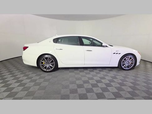 Used 2023 Maserati Quattroporte GT RWD image 35