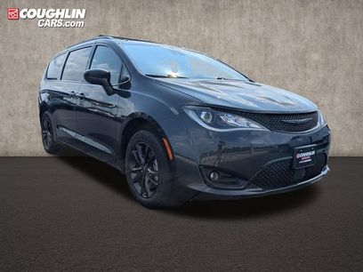 Used 2020 Chrysler Pacifica Touring-L w/ Advanced Safetytec Group