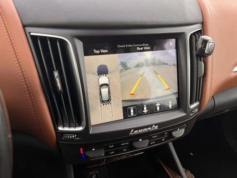 Used 2017 Maserati Levante w/ Luxury Package image 18